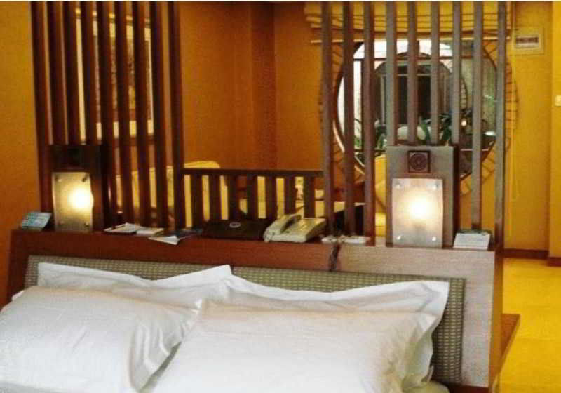 Yihe Hotel Canton Esterno foto