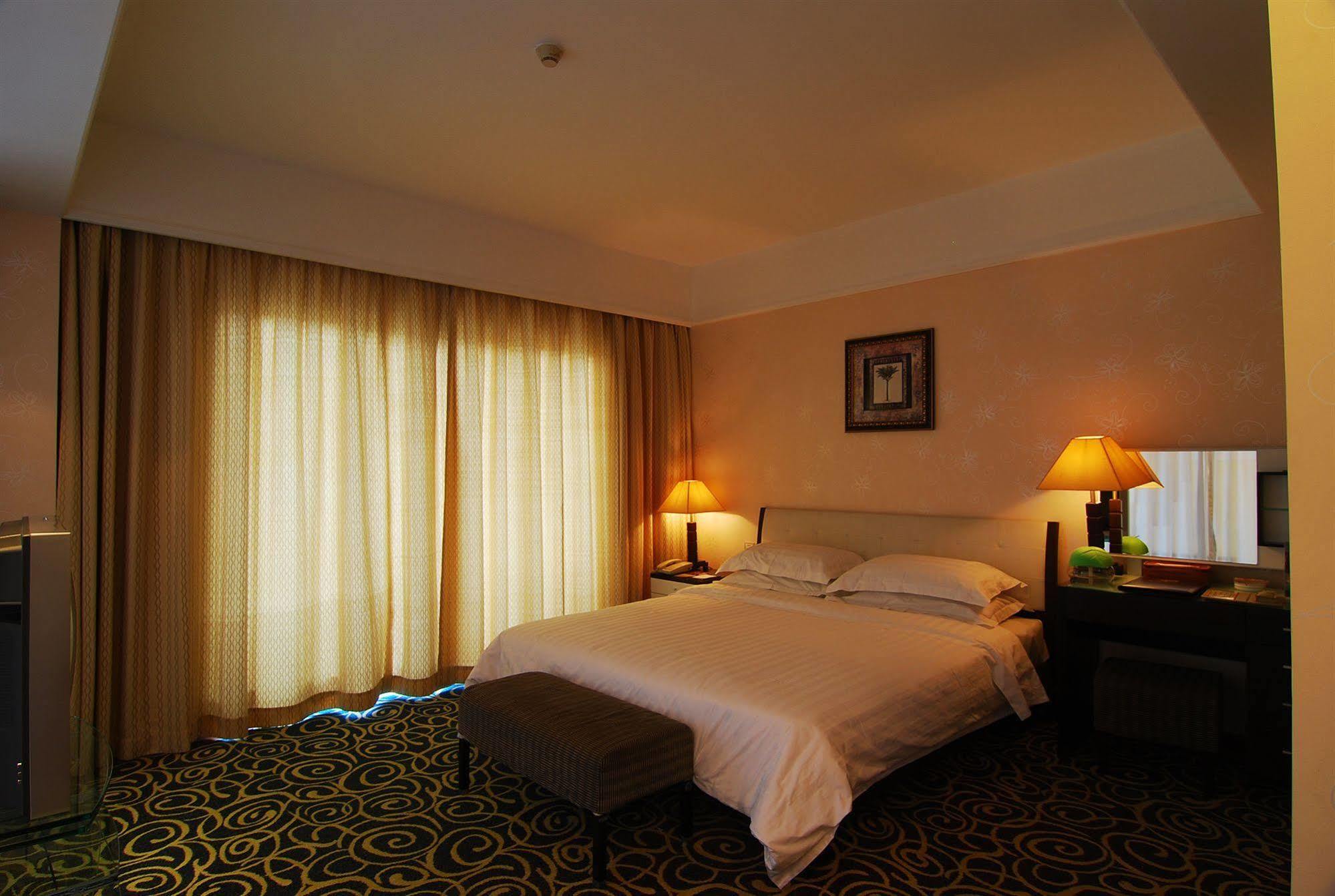 Yihe Hotel Canton Esterno foto