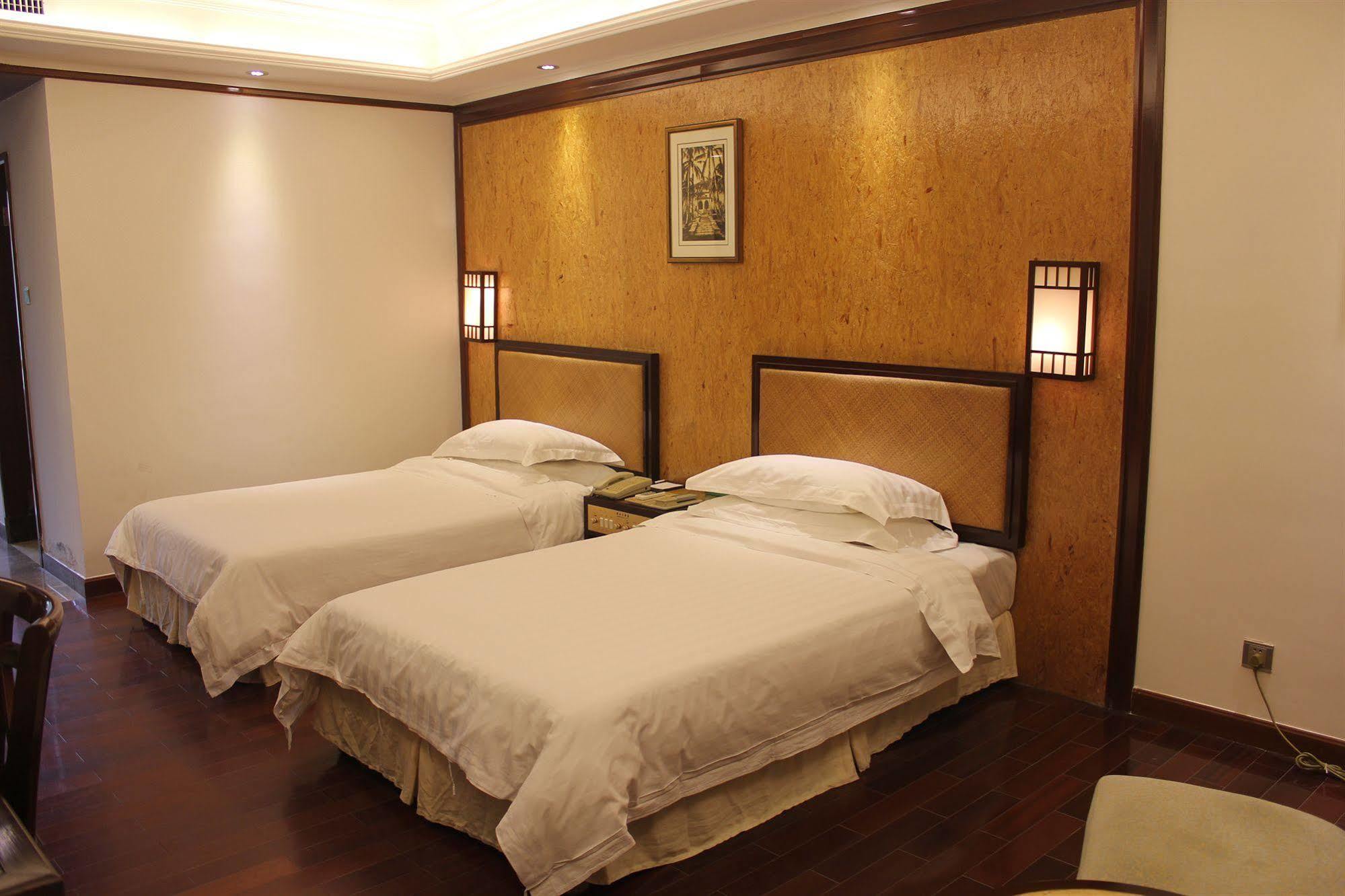 Yihe Hotel Canton Esterno foto