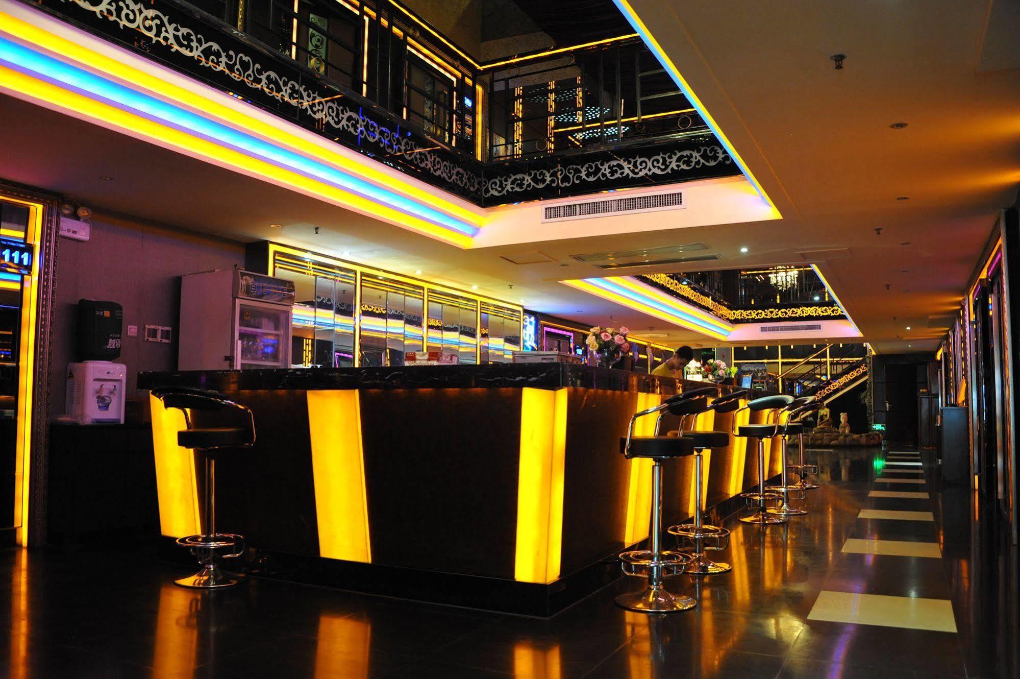 Yihe Hotel Canton Esterno foto